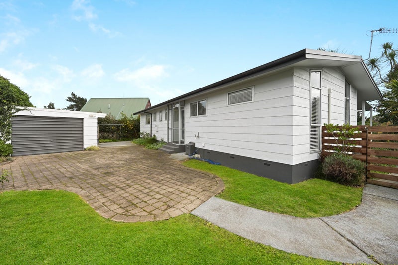 15 Lansdowne Crescent, Glenview, Hamilton - Carousel 1