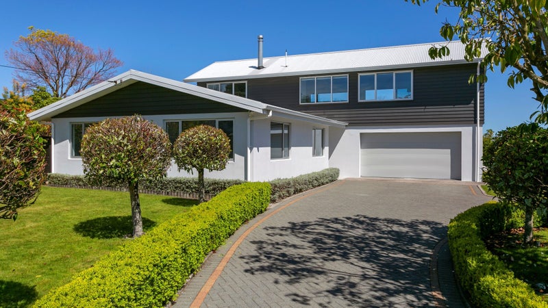 27 Ngamotu Road, Taupo - Carousel 1