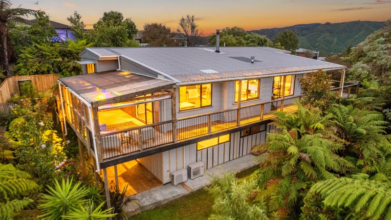 17 Seymour Grove, Kingsley Heights, Upper Hutt - Carousel 1