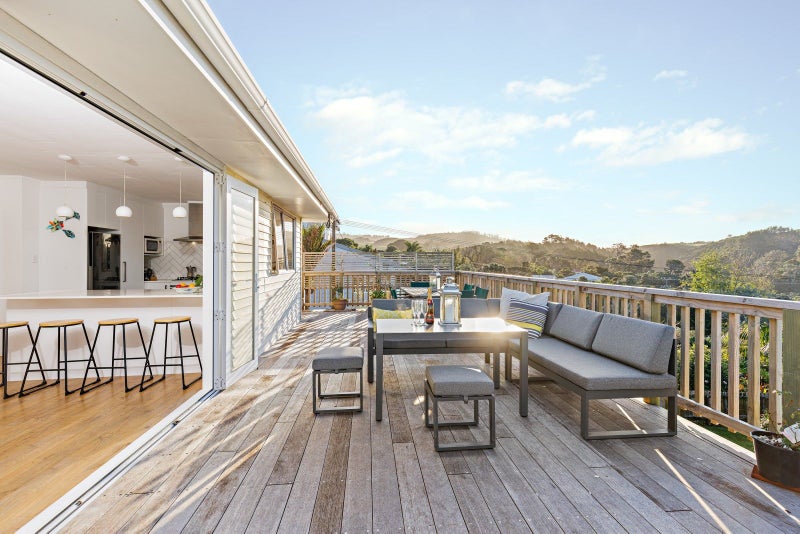 18 Harbour View Road, Leigh, Leigh - Carousel 1