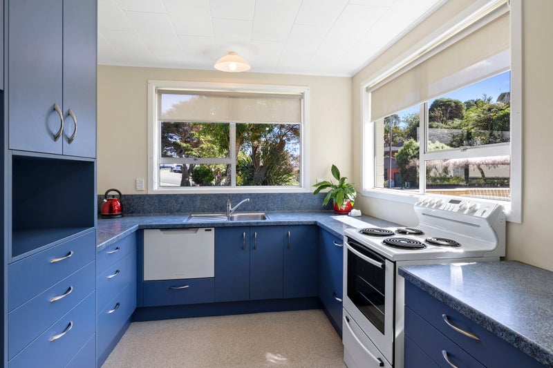 1/12 Ambury Place, Merrilands, New Plymouth - Carousel 2