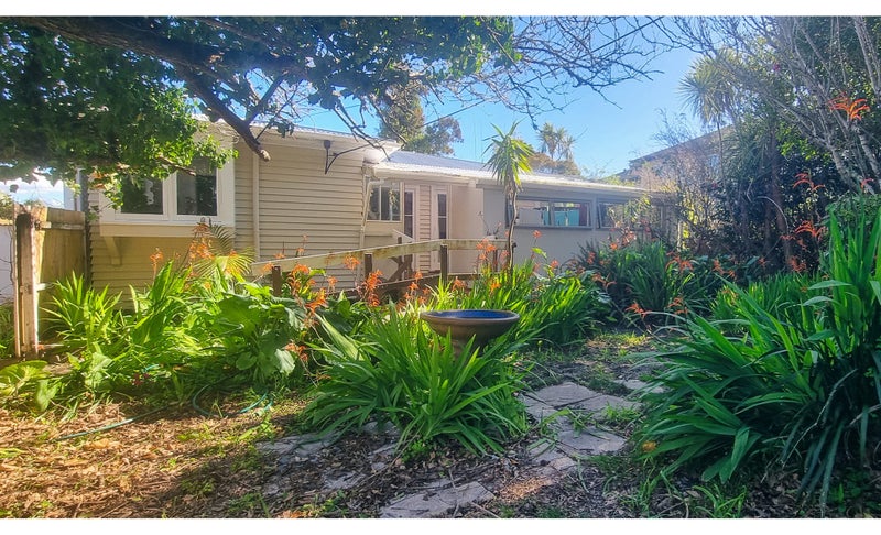 214 East Coast Road, Forrest Hill, Auckland - Carousel 2