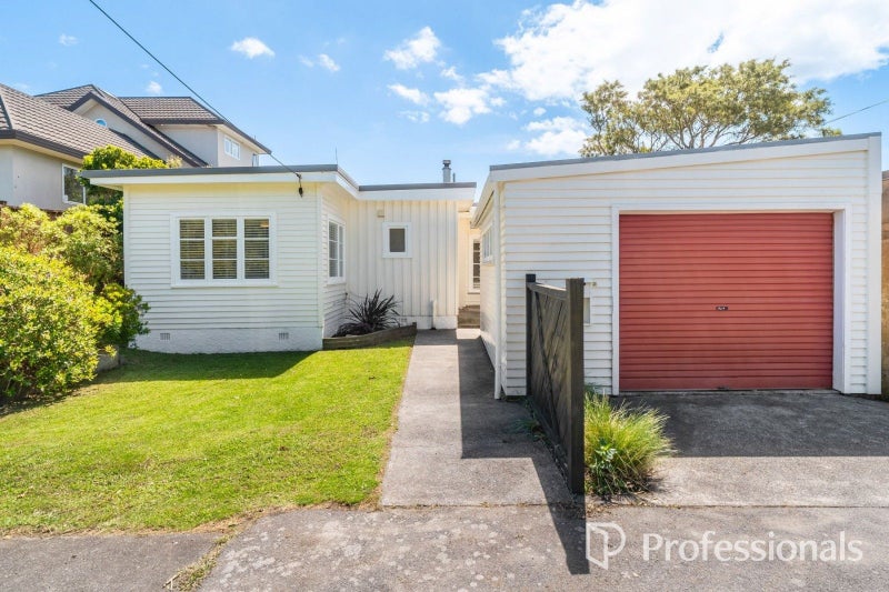 6 Te Whiti Grove, Korokoro, Lower Hutt - Carousel 1