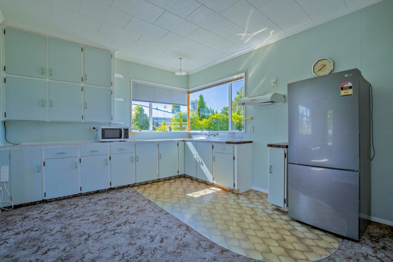 32 Acacia Drive, Levels - Carousel 2