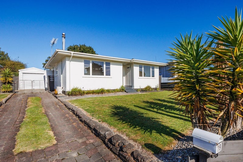 18 Anakiwa Street, Kelvin Grove, Palmerston North - Carousel 1