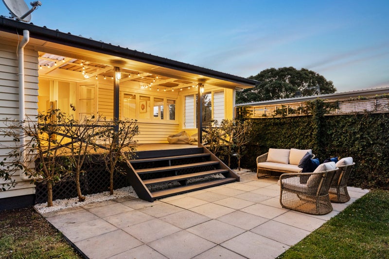 2/90 Beach Haven Road, Beach Haven, Auckland - Carousel 2