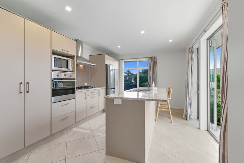 10 Lewknor Drive, Papamoa Beach, Papamoa - Carousel 2