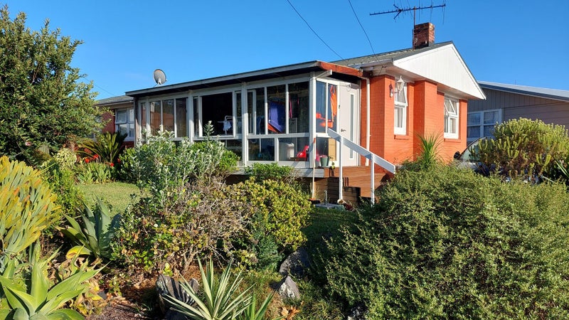 73 Tiraumea Drive, Pakuranga, Auckland - Carousel 1