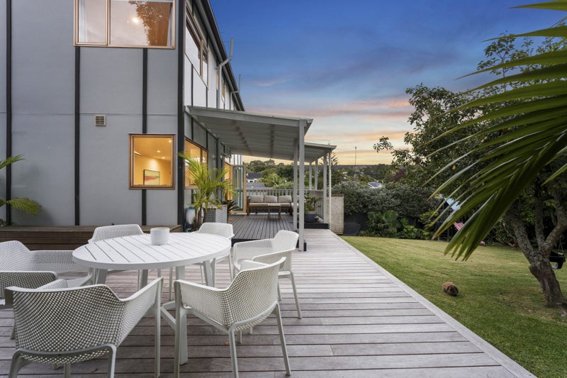 2/16 Sandiacre Way, Browns Bay, Auckland - Carousel 1