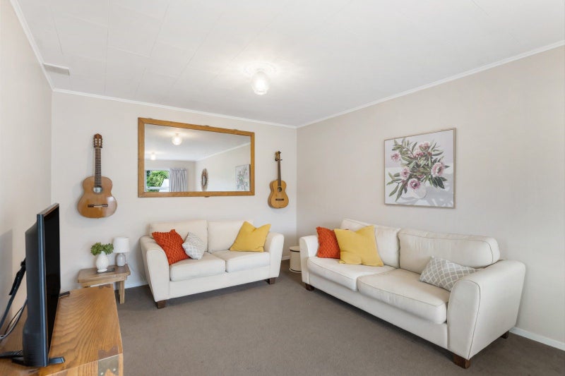 6B Ely Grove, Wainuiomata, Lower Hutt - Carousel 2