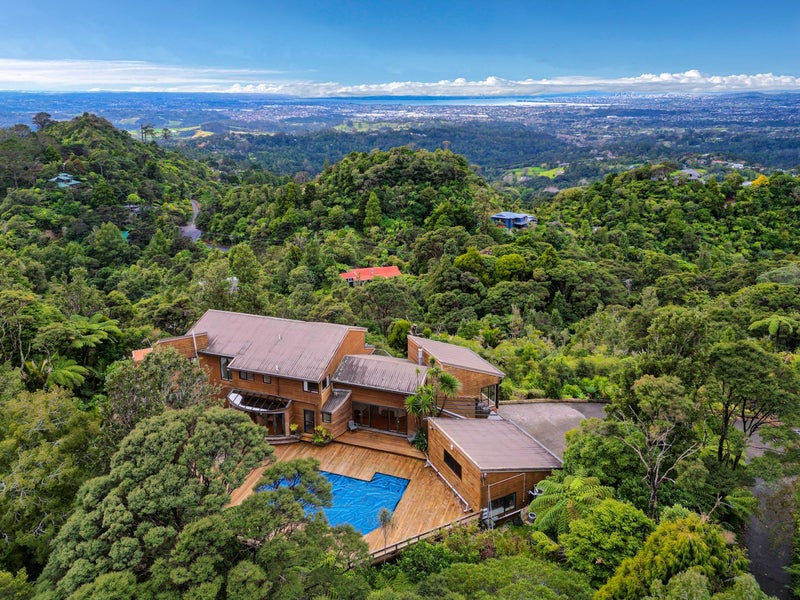 922 West Coast Road, Waiatarua, Auckland - Carousel 1