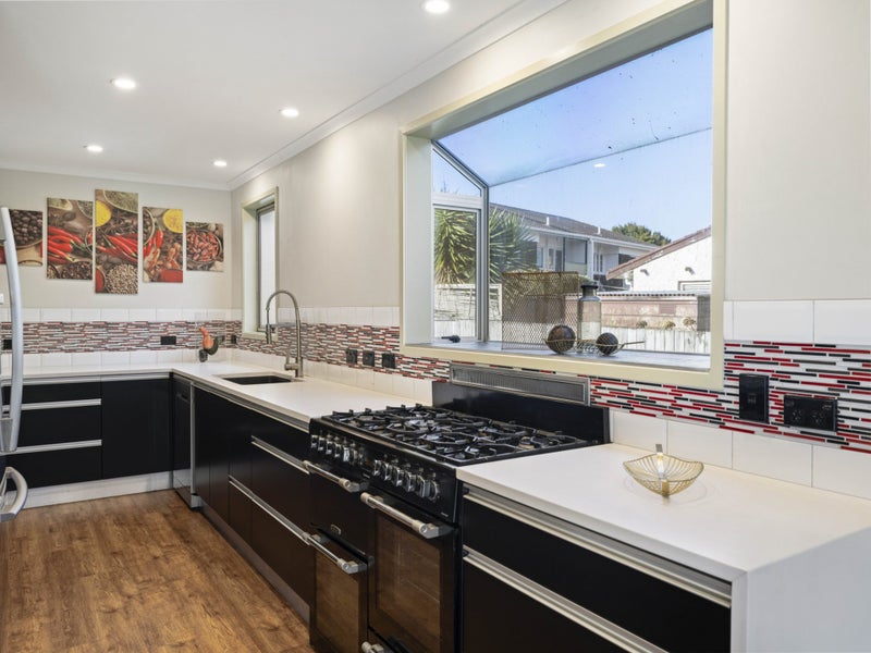 8 Suwyn Place, Weymouth, Auckland - Carousel 2