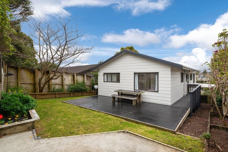 2/21 Tahu Crescent, Sunnynook, Auckland - Carousel 1