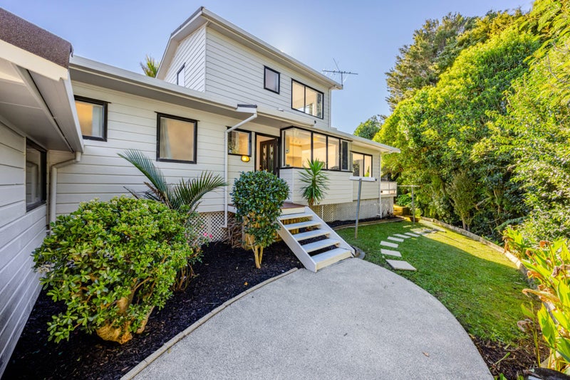 99a Redoubt Road, Goodwood Heights, Manukau City, Auckland - Carousel 1
