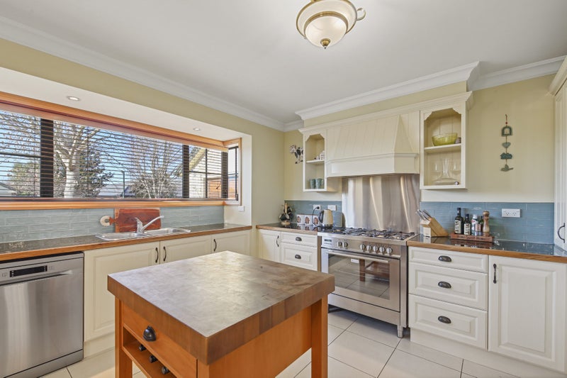 44 Millstream Drive, Lincoln, Lincoln - Carousel 2
