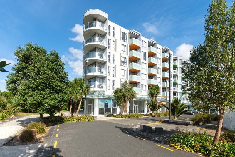 104/5 Rose Garden Lane, Albany, Auckland - Carousel 2