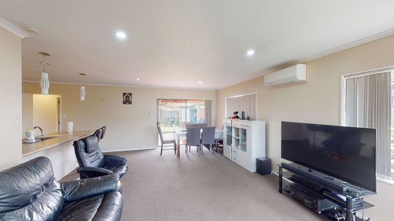 8 Stellata Court, Randwick Park, Auckland - Carousel 2