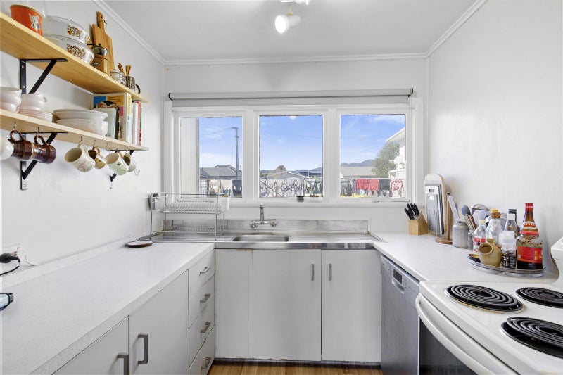 8/6 Keys Street, Elderslea, Upper Hutt - Carousel 2