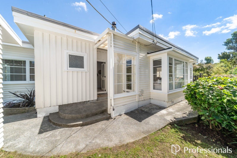 6 Te Whiti Grove, Korokoro, Lower Hutt - Carousel 27