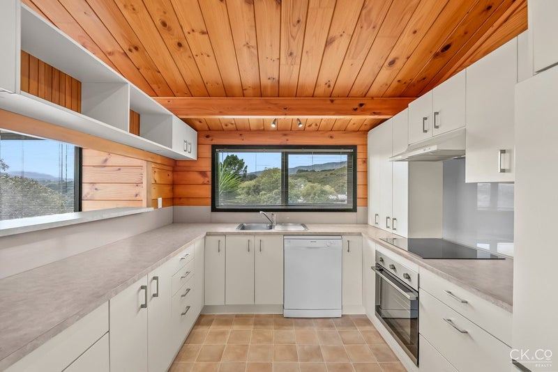 19 Seymour Grove, Kingsley Heights, Upper Hutt - Carousel 2