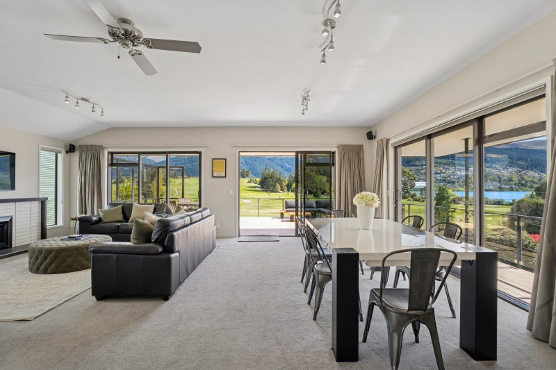 12 Grove Lane, Kelvin Heights, Queenstown - Carousel 2