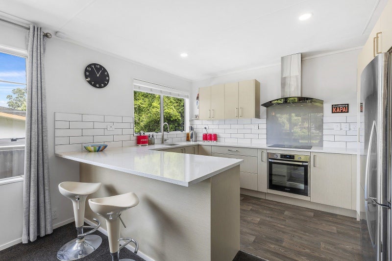 1/40 Salford Street, Newlands, Wellington - Carousel 2