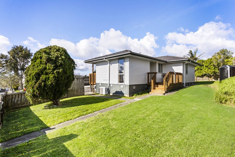 3 Taurus Crescent, Beach Haven, Auckland - Carousel 1