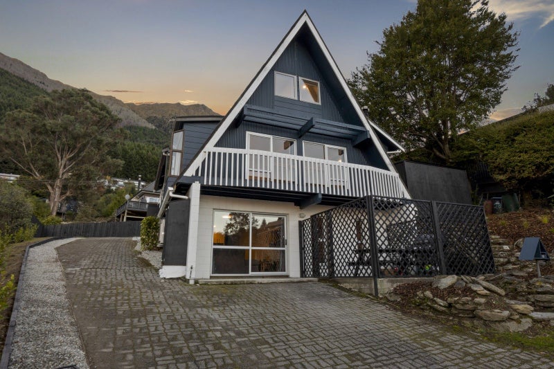 26 Williams Street, Sunshine Bay, Queenstown - Carousel 21