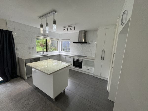 137 Norman Lesser Drive, Saint Johns, Auckland - Carousel 2