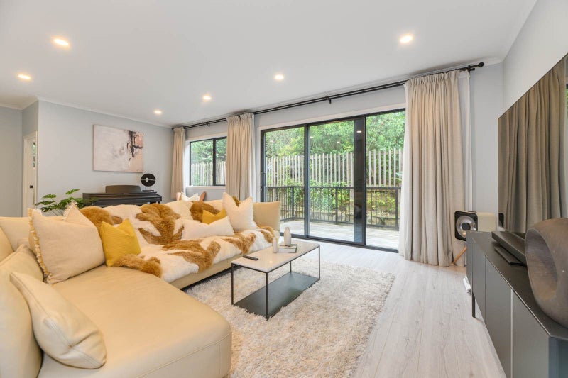 33D Wairau Road, Forrest Hill, Auckland - Carousel 1