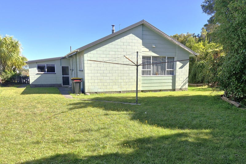 16 Arnott Heights East, Greymouth - Carousel 2
