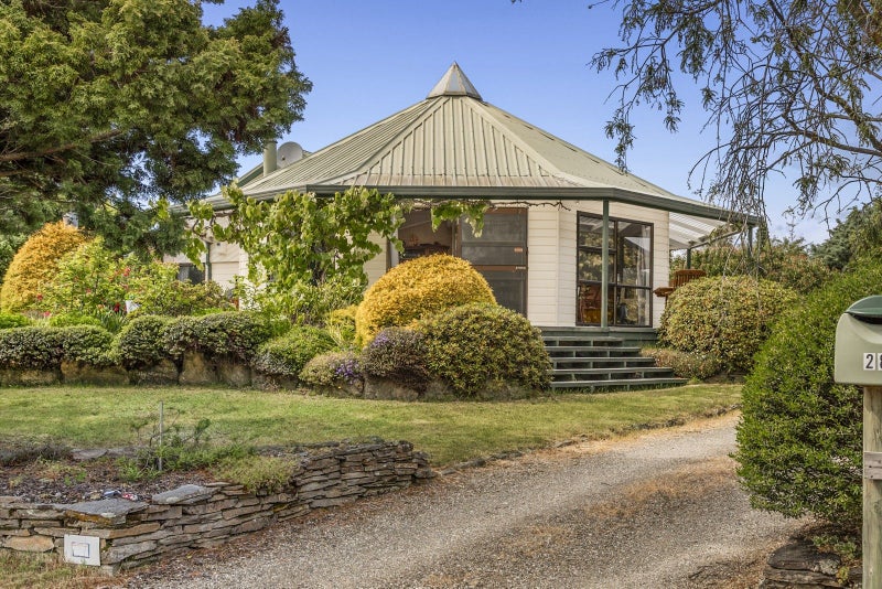 28 Flora Dora Parade, Wanaka - Carousel 17