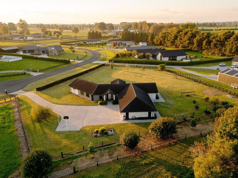 11 South Oaks Close, Pukemoremore, Cambridge - Carousel 1