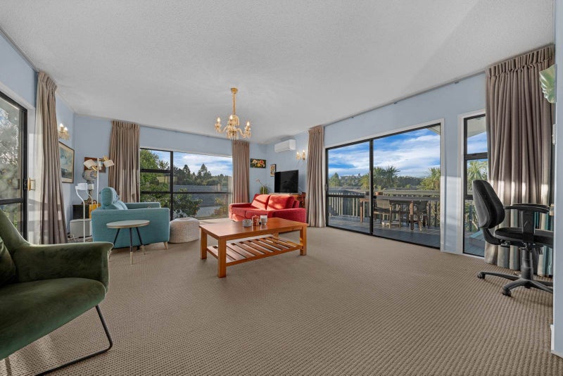 126 Chelsea View Drive, Chatswood, Auckland - Carousel 2