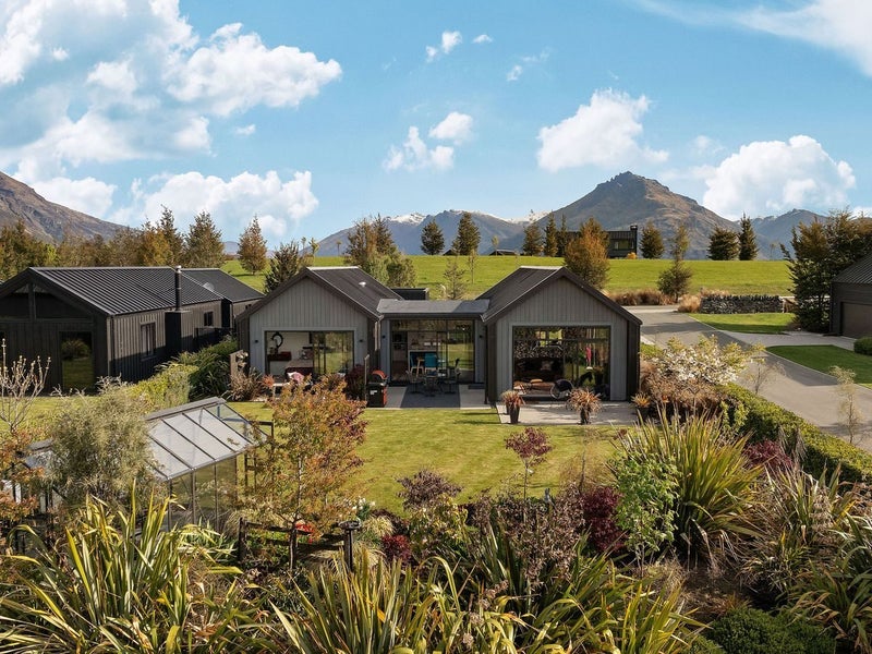 2 Caithness Court, Jacks Point, Queenstown - Carousel 2