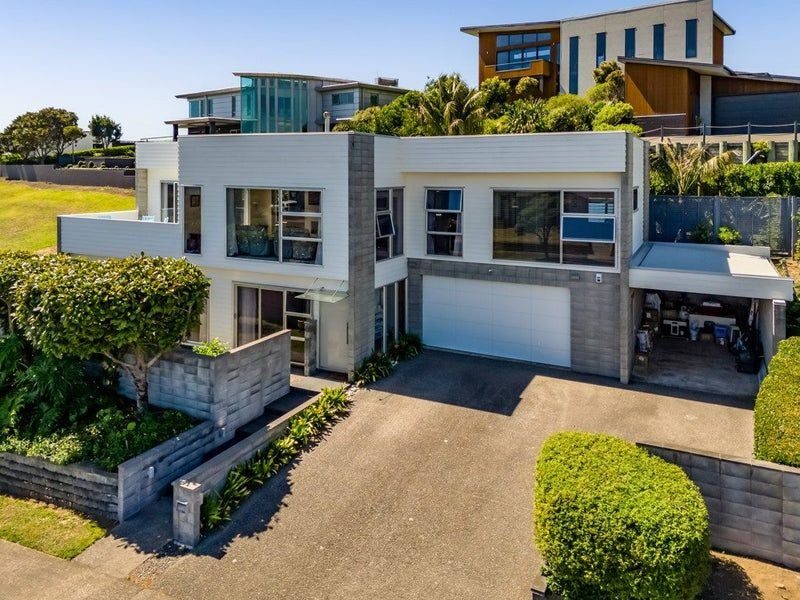 16 Links Drive, Waiwhakaiho, New Plymouth, Taranaki - Carousel 1