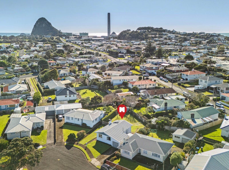 6 Buckland Place, Spotswood, New Plymouth - Carousel 2