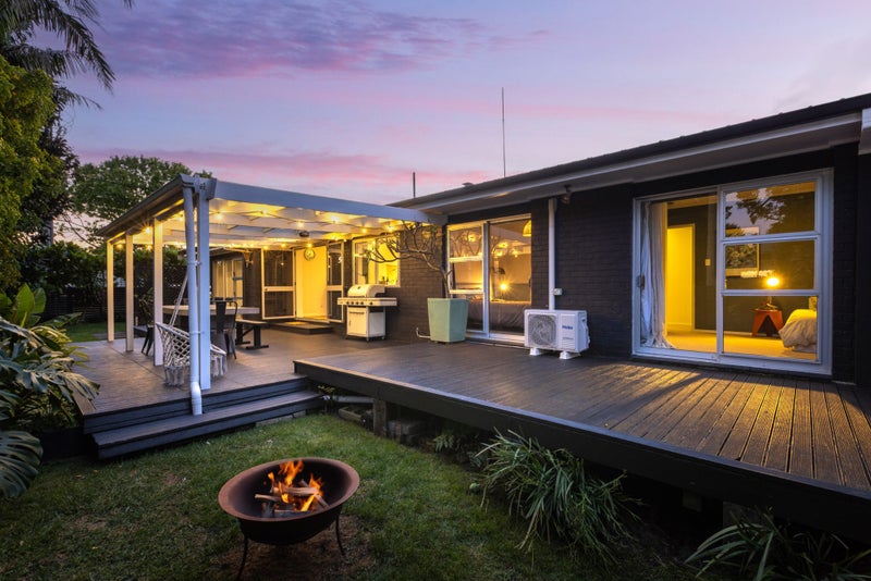 26 Doment Crescent, Orewa, Orewa - Carousel 1