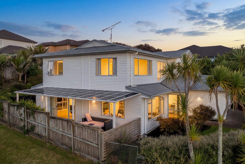 31 Harrowglen Drive, Northcross, Auckland - Carousel 2