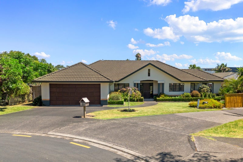 8 Moy Place, East Tamaki Heights, Auckland - Carousel 1