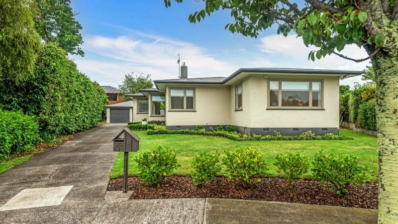 11 Athlone Place, Hokowhitu, Palmerston North - Carousel 1
