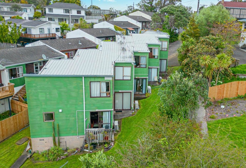 1 Hall Road, Glenfield, Auckland - Carousel 1