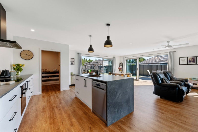 43 Larch Crescent, Alexandra, Alexandra - Carousel 1