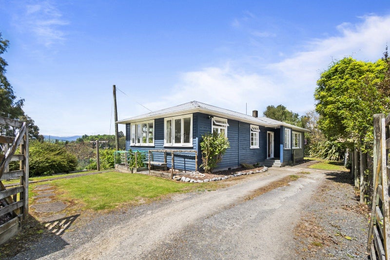 2 Ruru Road, Taihape - Carousel 1