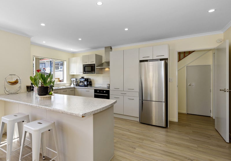 102A Strathmore Avenue, Strathmore Park, Wellington - Carousel 1