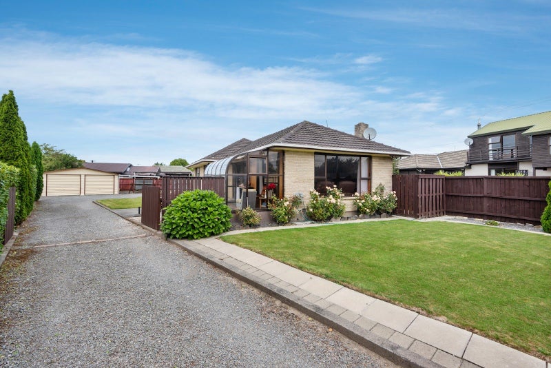 32 Martbern Crescent, Bishopdale, Christchurch - Carousel 1