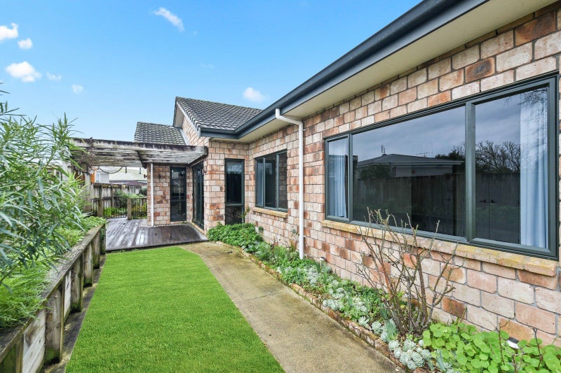 16 Gordon Street, Hillcrest, Hamilton - Carousel 2