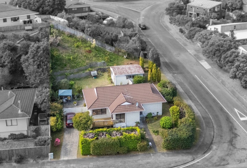 28 Weggery Drive, Waikanae Beach, Waikanae - Carousel 1