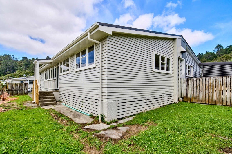 2/24 Hanson Grove, Stokes Valley, Lower Hutt - Carousel 2