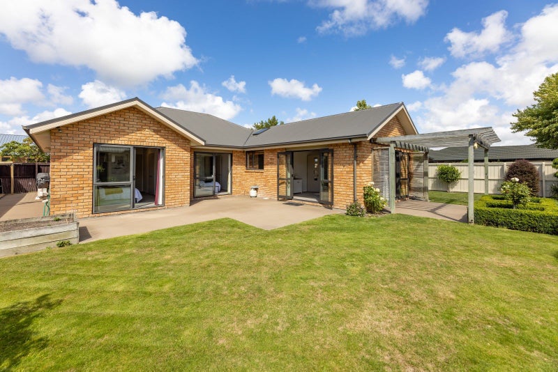 15 Coolspring Way, Redwood, Christchurch - Carousel 1